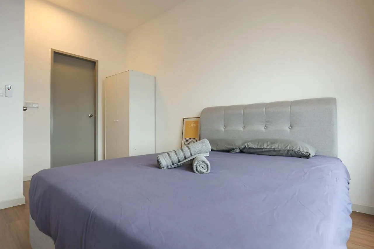 3-Bedroom W Pool 7 Pax-Jalan Cheras Kuala Lumpur 0*,  Malaysia